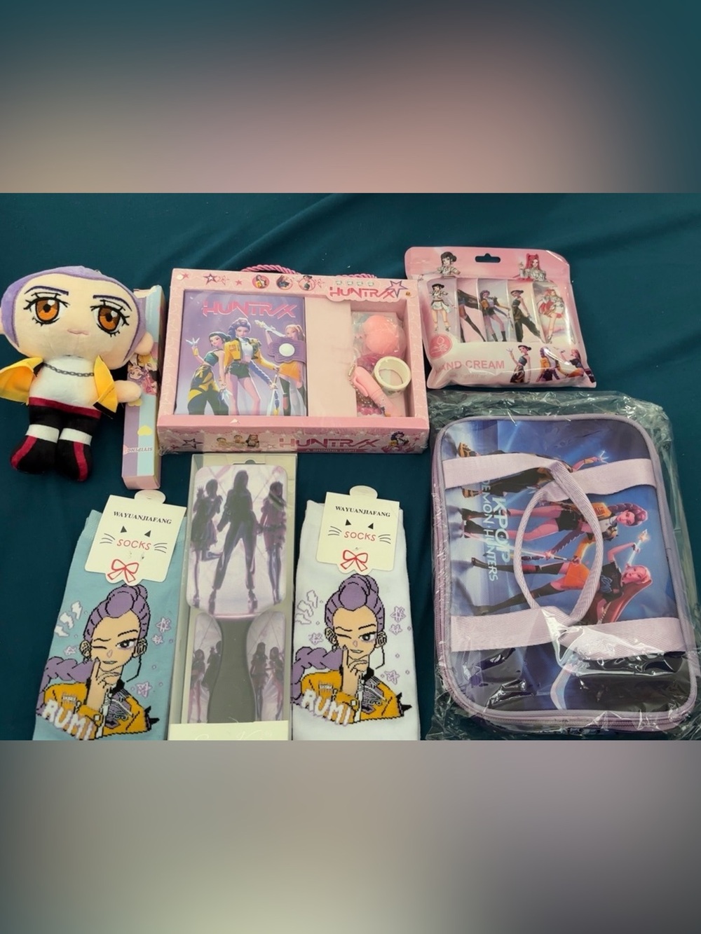 HUNTRX Pink K-Pop Makeup & Accessories Gift Set